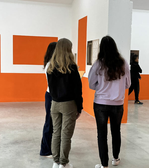 ​Des médiations de l’exposition « La mesure du carreau » de Marie Jeanne Hoffner et Marine Pagès
